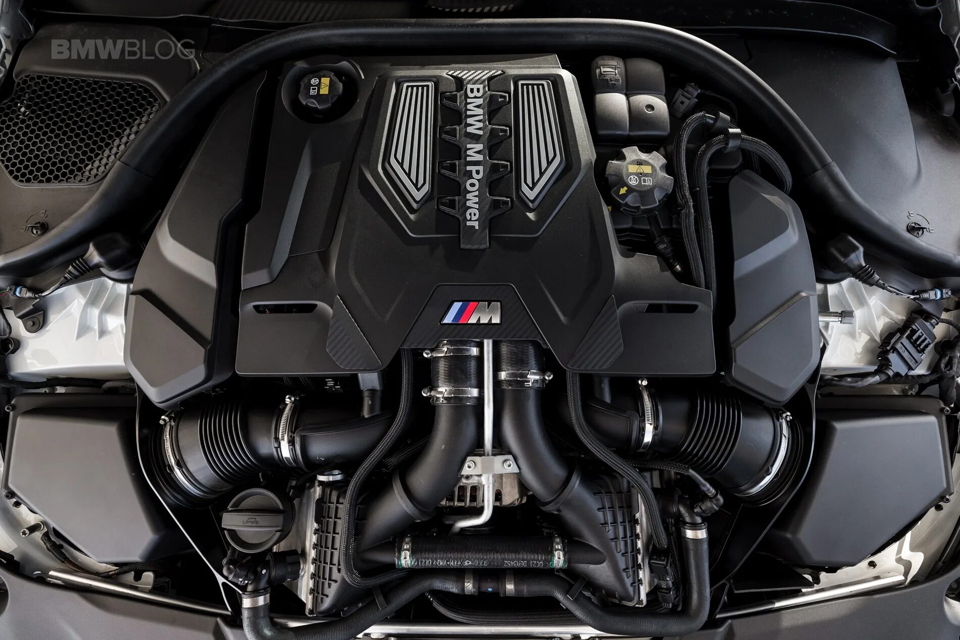 Бмв м5 какой мотор. Мотор бмв м5 ф90. двигатель bmw m5 f90. bmw m5 f90 engine. m5 f90 мотор.