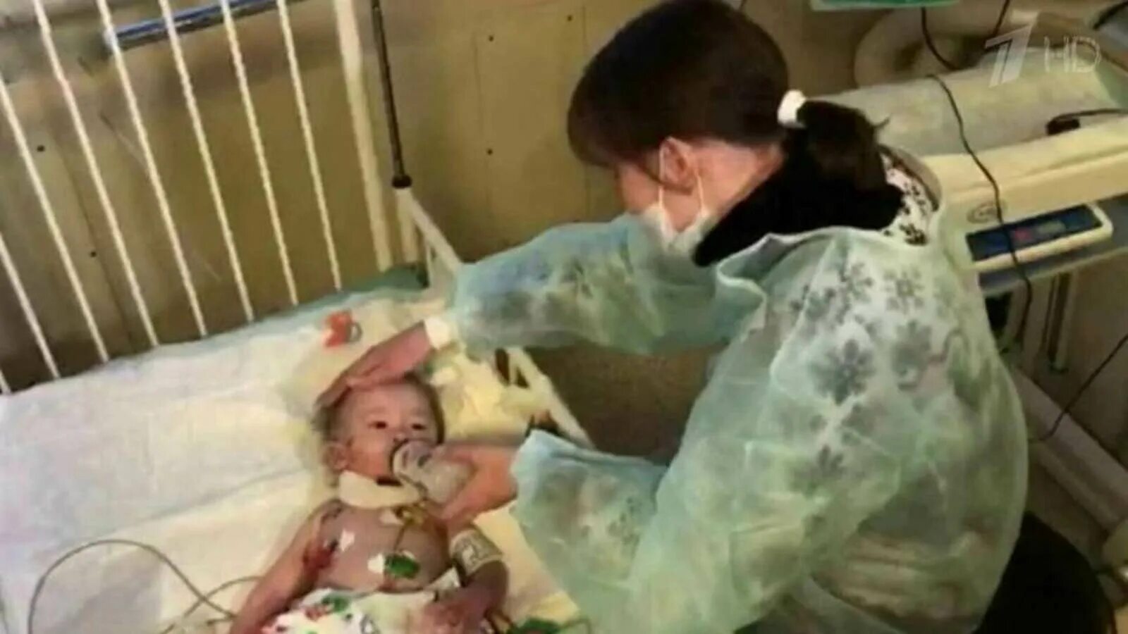 Спасенные малышки. Дети под завалами дети. Спасенные малышки. Завалы после землетрясения. Спасение терьеров.