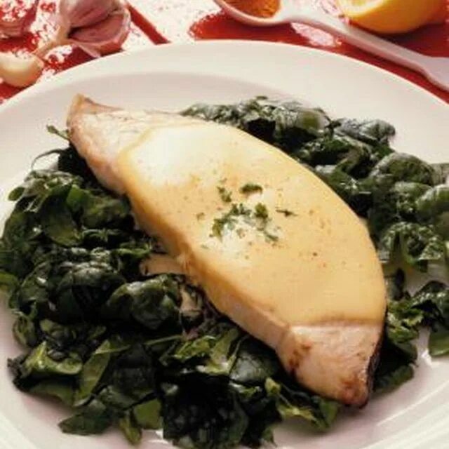 Рыба с шпинатом. Форель шпинат черри. Филе дорадо. Рыба с шпинатом. Рыба с шпинатом.