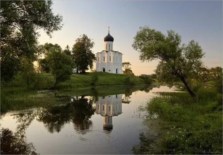 Белый храм на реке