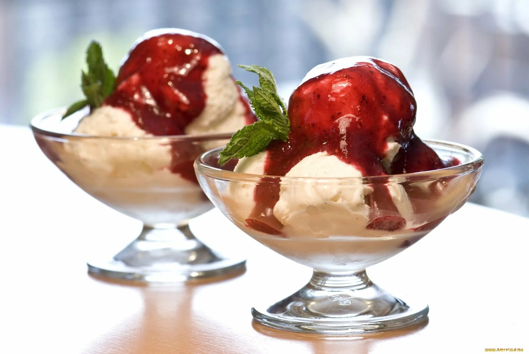 Сорбетто. Домашнее мороженое. Шарик мороженое. Домашнего мороженого. Мороженое малина базилик.