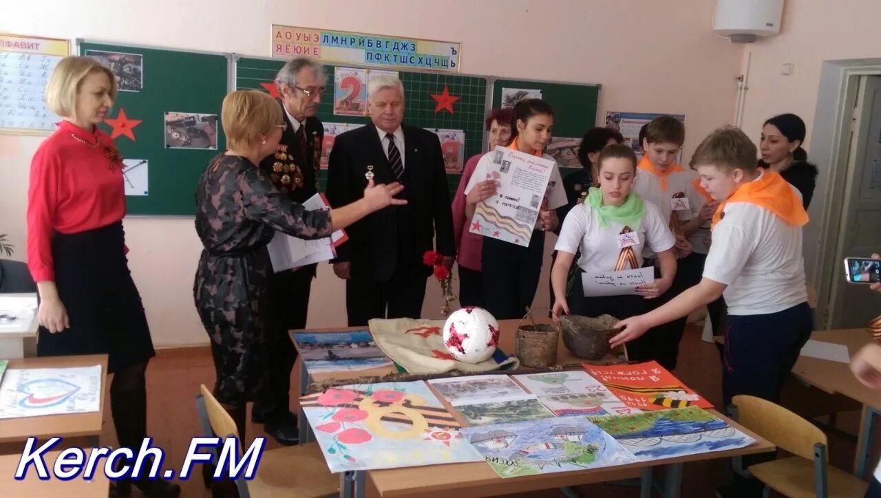 Школа 12 керчь. Эл журнал керчь гимназия 1. Школьные фото. 14 школа керчь. Школа 26 керчь учителя.