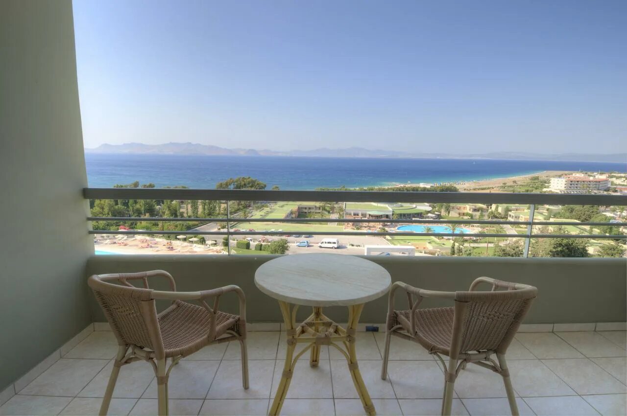 Deep hotel владивосток. Трамп интернэшнл отель гонолулу. Panorama suites. South lagoon отель. Тира санторини.