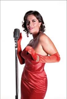 Жапонияда автобуста қол қусырып отырған бейне