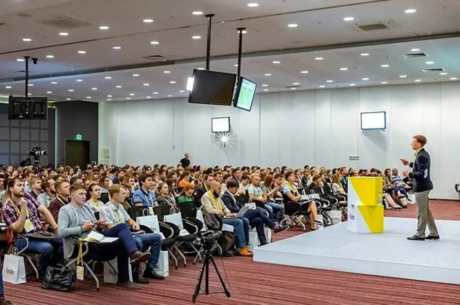 Конференция зал с людьми. Зал для конференций. Семинар конференция. Фотографии с конференции.