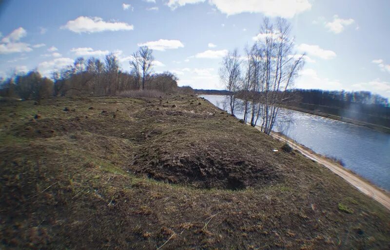 Окопы в Подмосковье. Окопы рядом с рекой. Деденево доты. Старые окопы. Деденево яхрома