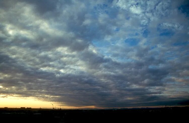 Облака нижний. Слоисто-Кучевые просвечивающие облака. Слоисто-Кучевые (stratocumulus, SC). Слоисто-Кучевые плотные stratocumulus opacus ( SC op). Слоисто-Кучевые просвечивающие облака - stratocumulus Translucidus (SC Trans).