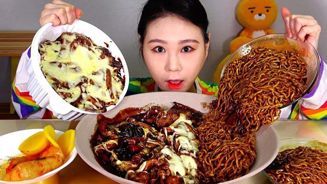 Мукбанг корея новые. MUKBANG/МУКБАНГ. Николас Перри МУКБАНГ. Рамен МУКБАНГ.