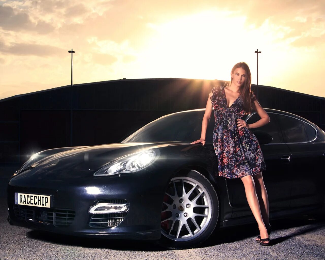 Машины черные девочки. Машины черные девочки. Девушка и спорткар. Машины черные девочки. Девушка в костюме у машины.