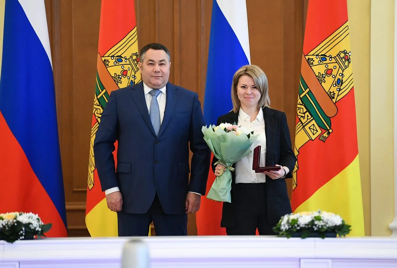 Губернатор вручил награды. Руденя вручил государственные и региональные награды жителям. вручение наград губернатора. церемония награждения руденя.
