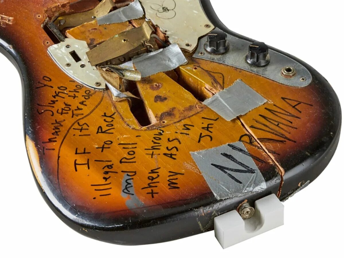 Треснула гитара. Электрогитара курта кобейна. электрогитара fender kurt cobain. fender mustang курта кобейна. гитара курта кобейна.