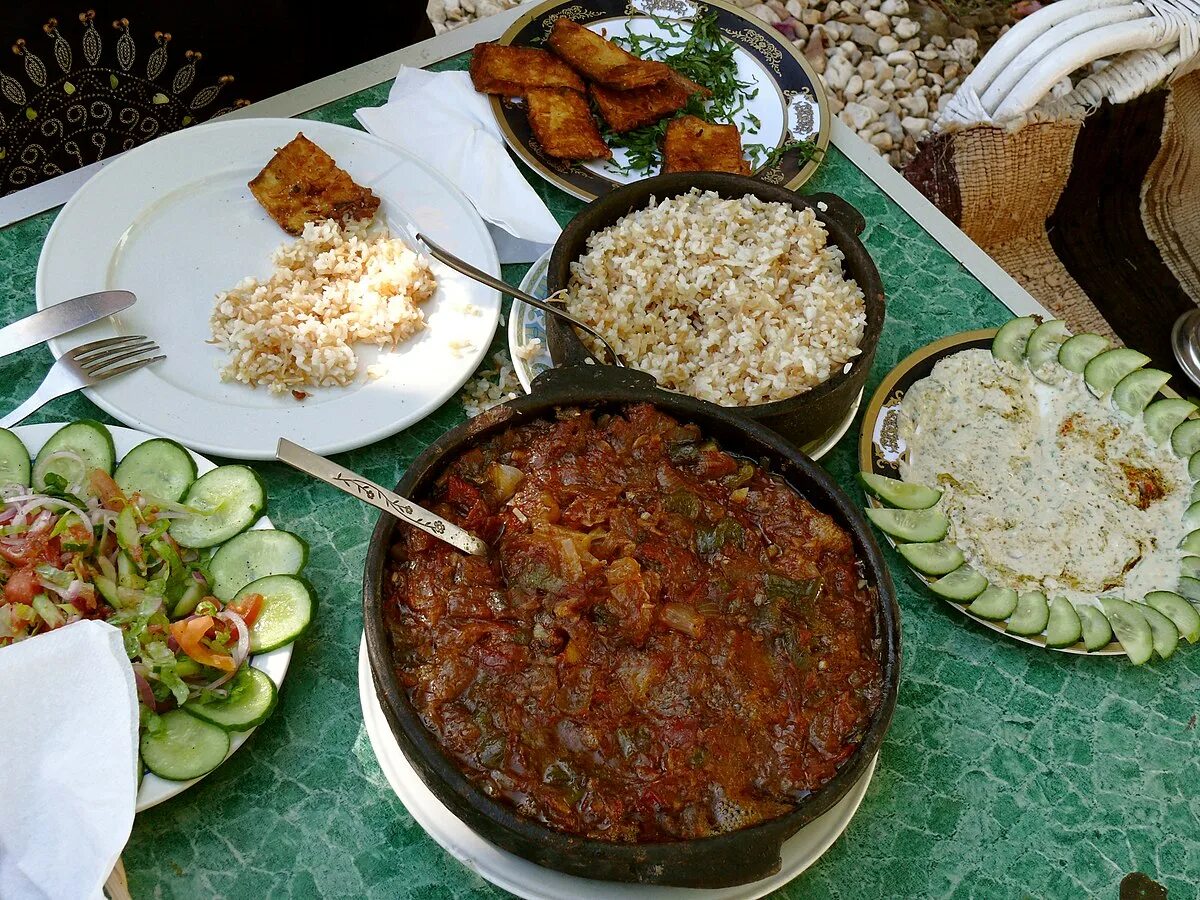 Традиционное блюдо египта. Египетская национальная кухня. Блюда арабской кухни. Арабская кухня национальные блюда. Аутентичная кухня.