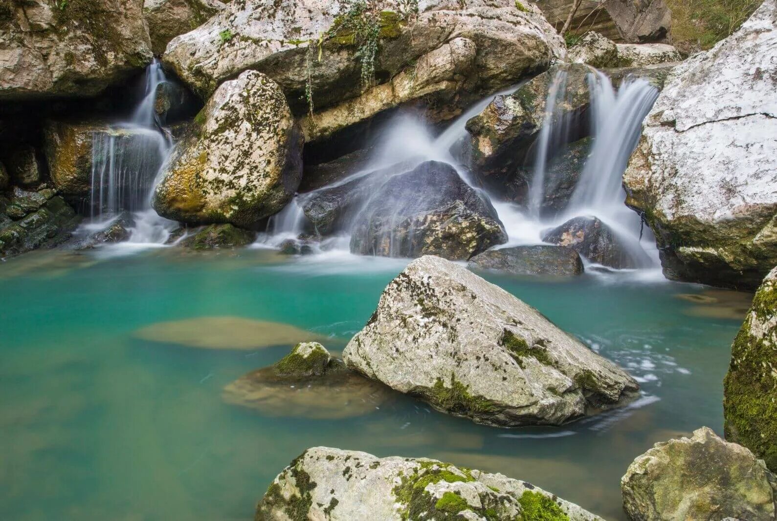 Агурский водопад Сочи. Агурские водопады Краснодарский край. Агурское ущелье в Сочи. Агурские водопады достопримечательности Сочи. Природные достопримечательности сочи