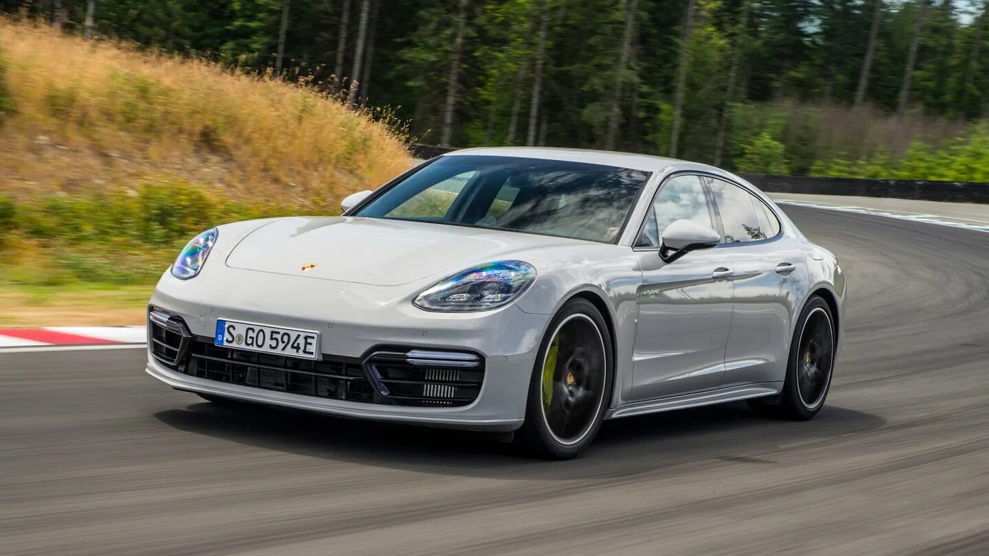 Panamera e hybrid. Порше Панамера турбо 2018. Porsche Panamera Turbo s e-Hybrid. Порше Панамера турбо s 2022. Порше Панамера 2022.