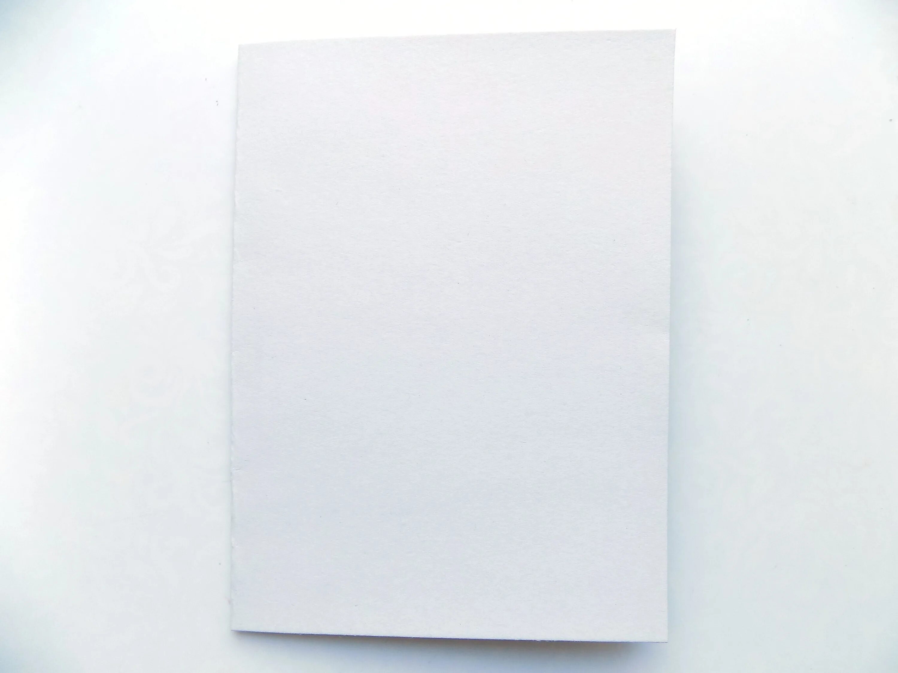 Белый лист бумаги на столе. Лист бумаги. Белый лист бумаги. Большой лист бумаги. Лист бумаги а4.
