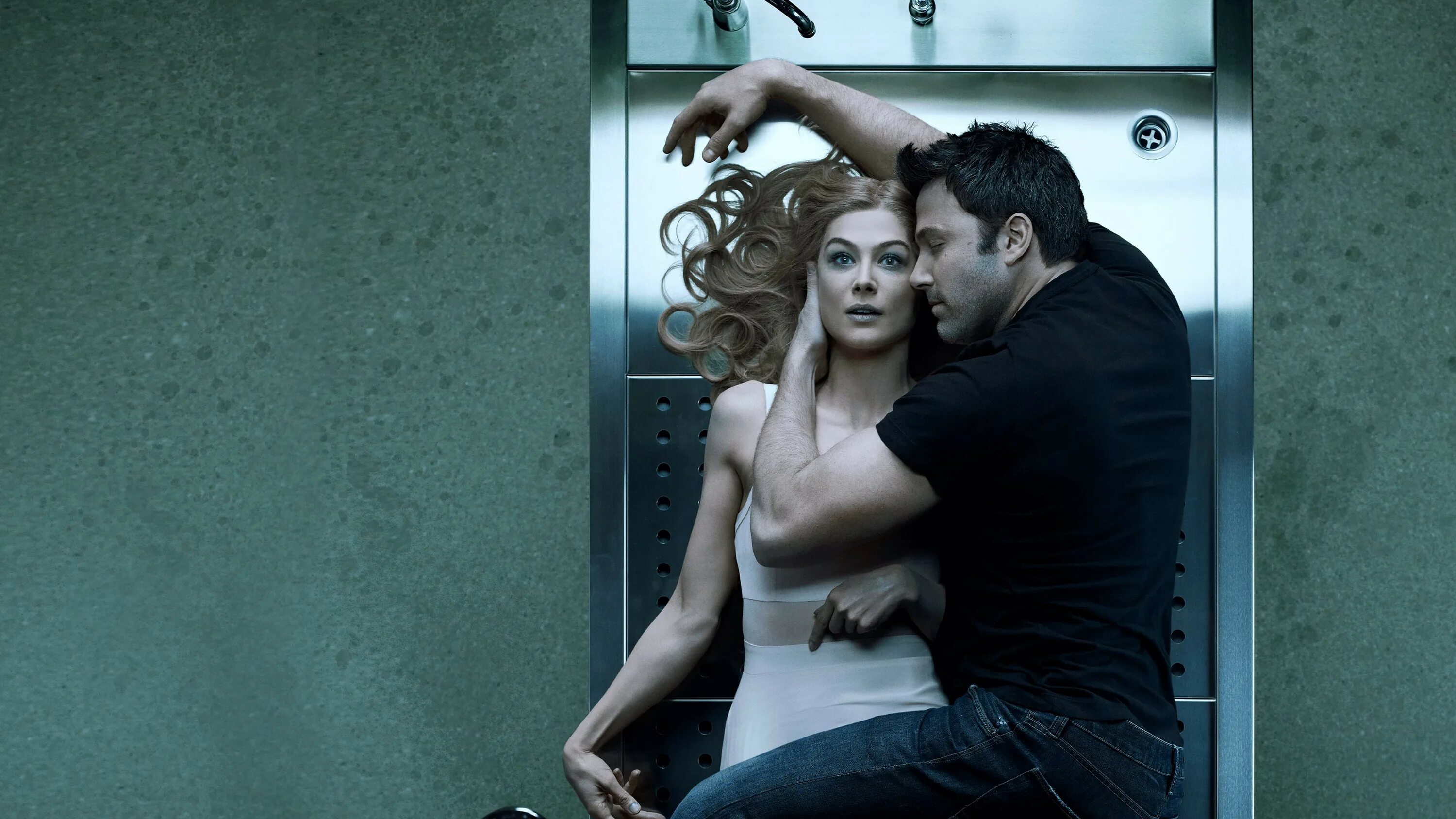 Исчезнувшая / gone girl (2014). Исчезнувшая, 2014 Розамунд Пайк. Бен Аффлек и Розамунд Пайк Исчезнувшая. Исчезнувшая (2014) / Дэвид Финчер.