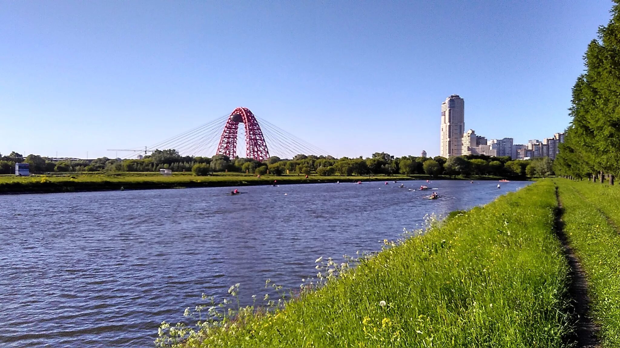 Гладко строгино. Парк крылатские холмы гребной канал. гребной канал крылатское. гребной канал строгино. крылатские холмы река.