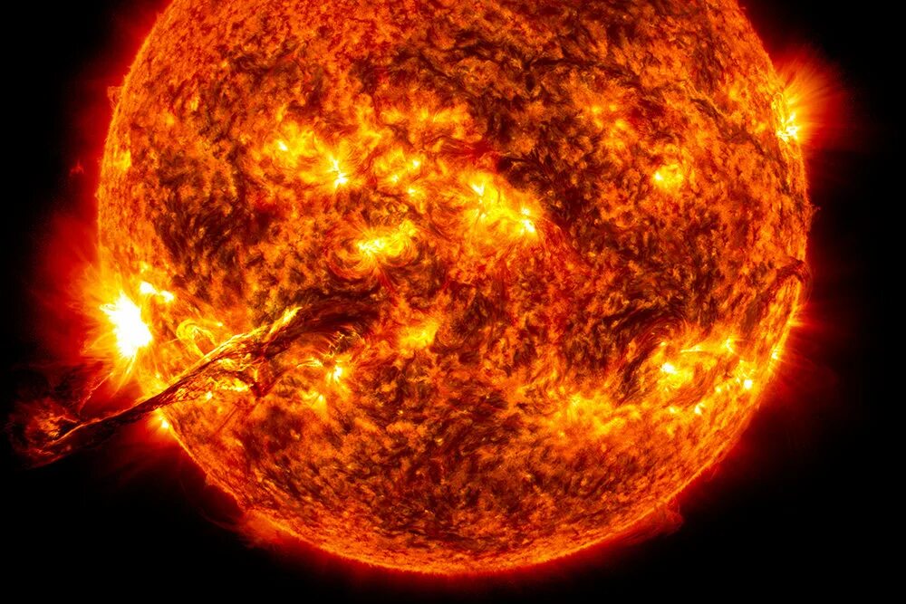 Солнце 42 лет. Солнце. Солнце в космосе. Снимки солнца из космоса. Солнце фото.