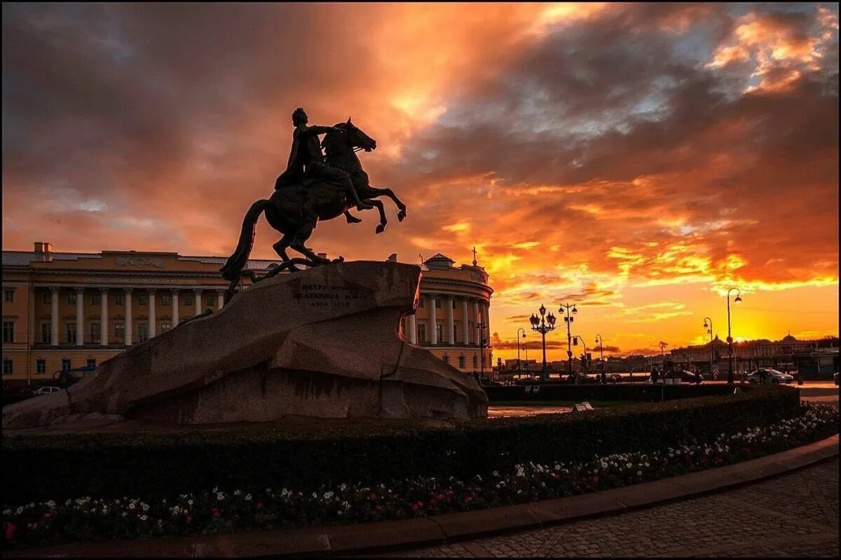 Петербург август фото. Памятник петру i медный всадник в санкт-петербурге. Медный всадник, санкт-петербург, сенатская площадь. Питер в августе фото. Медный всадник в санкт-петербурге.