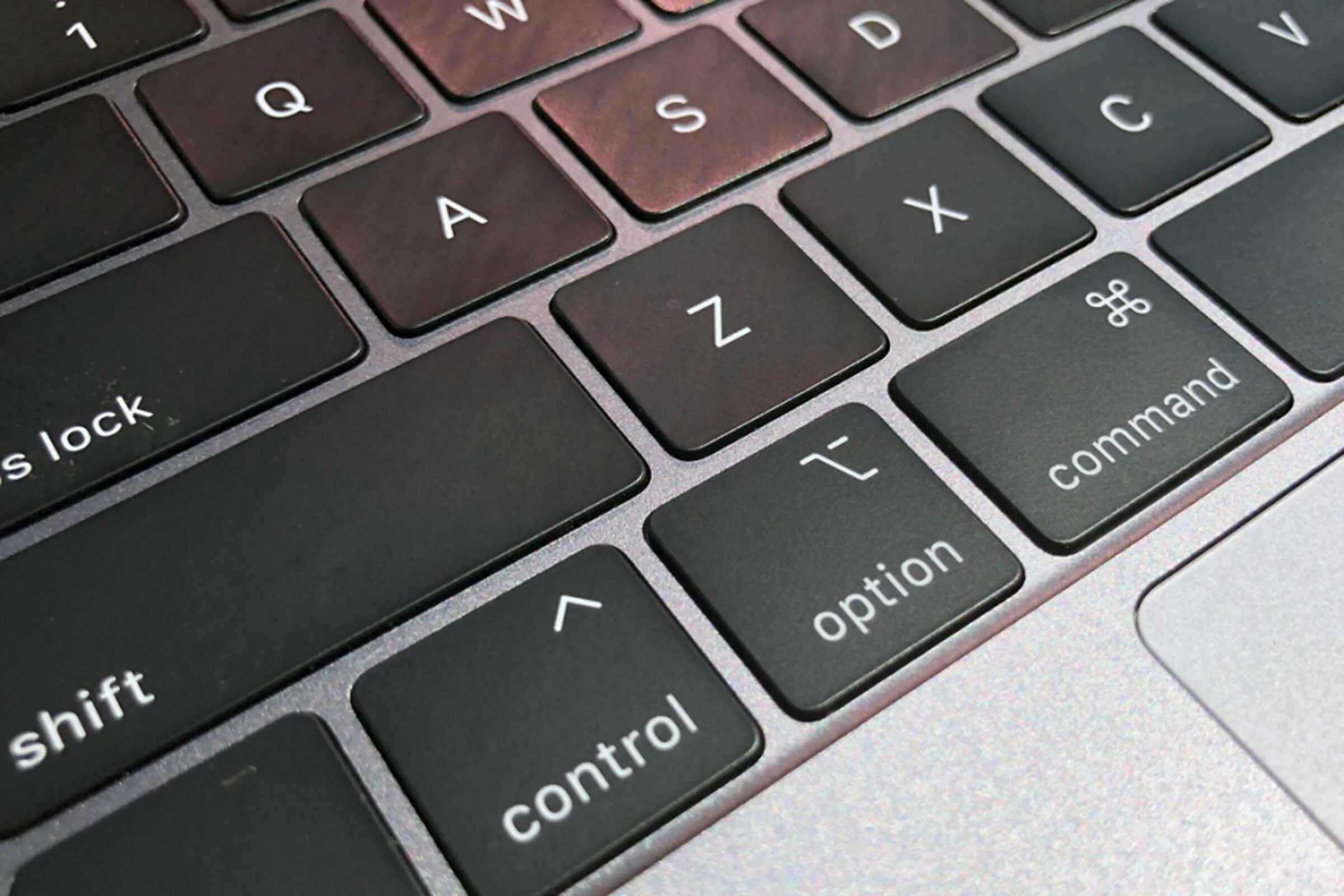Клавиатура mac на windows. Macbook pro 2018 клавиатура. numlock на ноутбуке. клавиша backslash. делете на клавиатуре ноутбука.