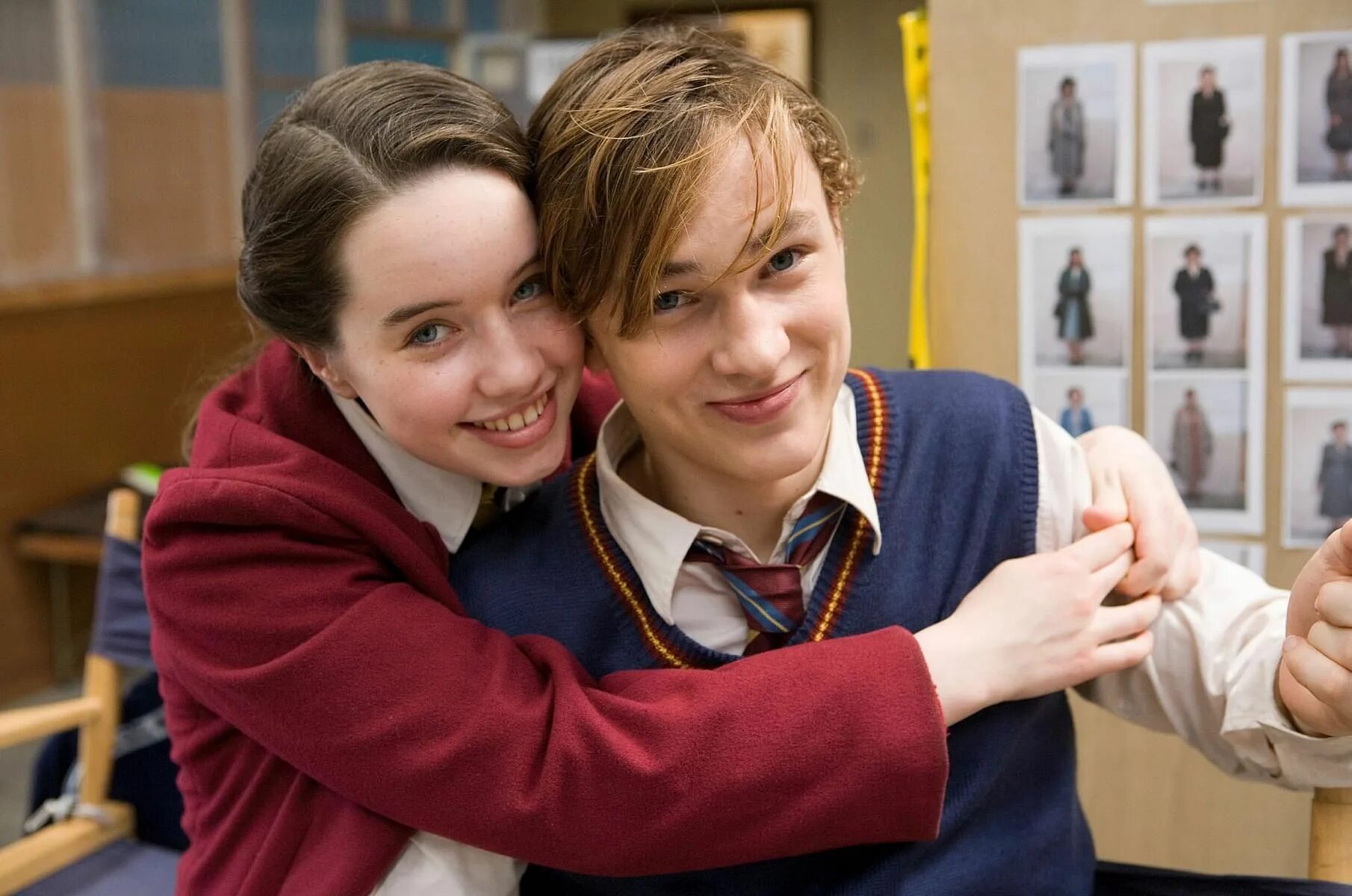 Peter and lucy their. Питер и люси. Питер и сьюзен певенси. Хроники нарнии принц каспиан лев. Хроники нарнии бен барнс и джорджи хенли.