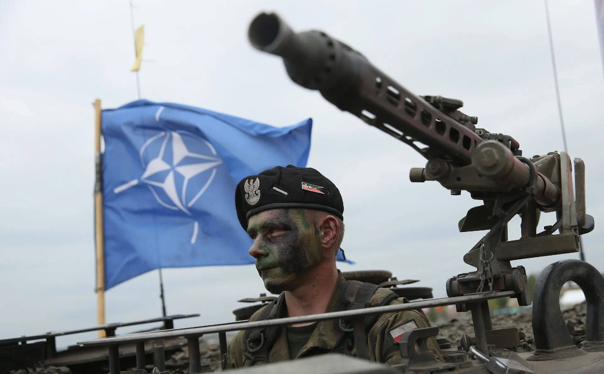 Нато предупреждает. Международные военные учения. Расширение НАТО фото. Украина НАТО. НАТО 2011.