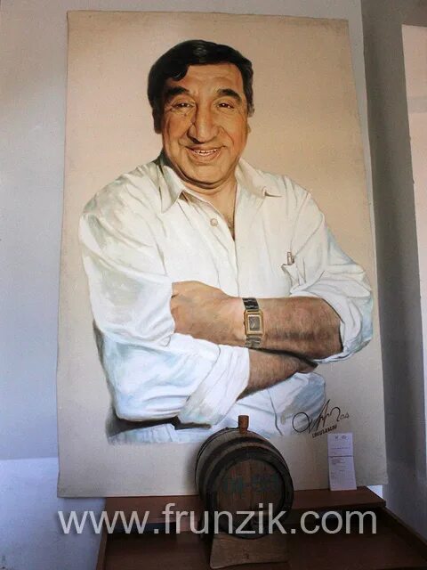 Фрунзик мкртчян. Фрунзик мкртчян молодой. Фрунзик 10 лет. Фрунзик 10 лет. Внучка фрунзика мкртчяна.