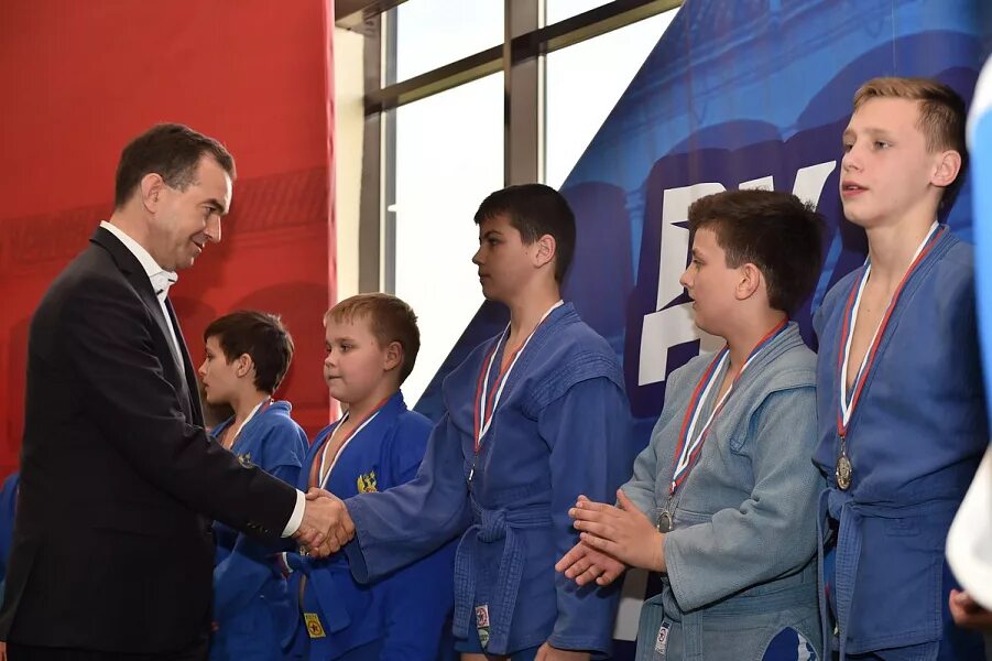 Годовников юрий александрович дзюдо. Центр единоборств динская. Церемония открытия спортивных соревнований. Центр спортивных единоборств динская. Краевой центр спортивных единоборств станица динская.