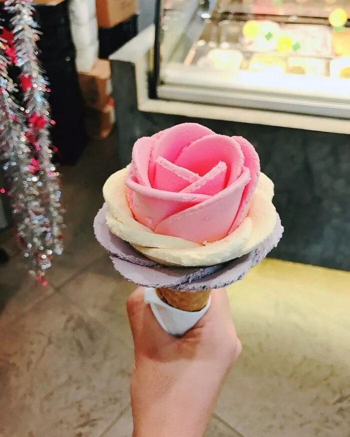 Пломбир с розочкой. Мороженое стаканчик с розочкой. Rose ice cream. Стаканчик с розочкой. Цветы и мороженое.