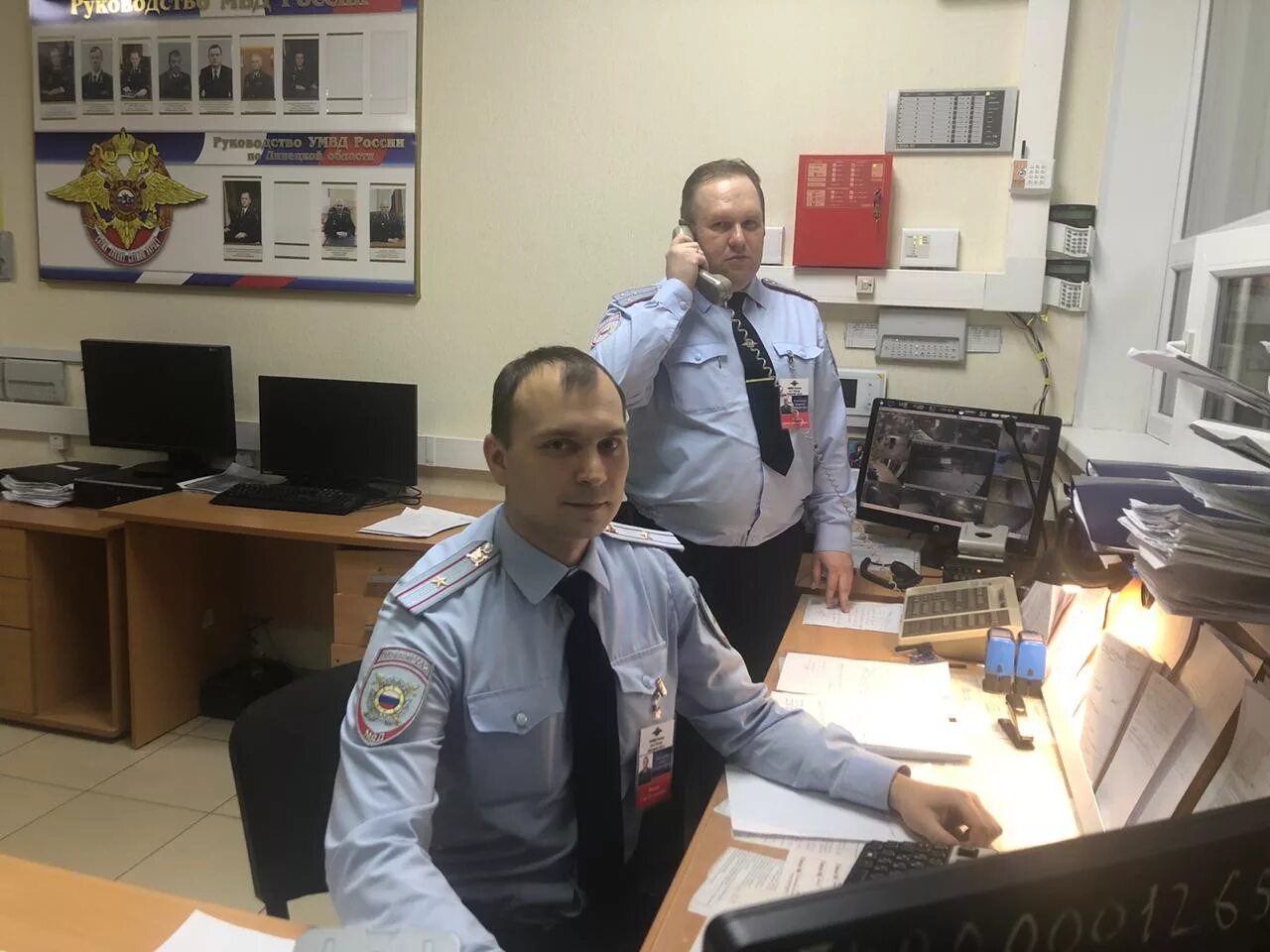 Помощник оперативного дежурного мвд. Оперативный дежурный овд. Полиция фото. Дежурная часть овд. Дежурный полиции по городу.