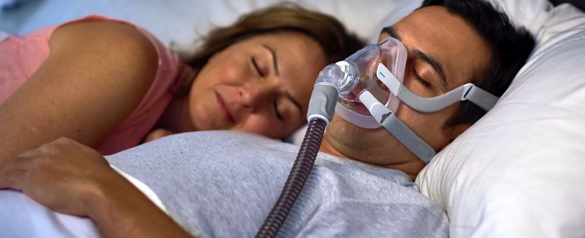 Лечение храпа лазером. Cpap аппарат храп. маска от храпа. маска и прибор от храпа. аппарат для дыхания во сне.