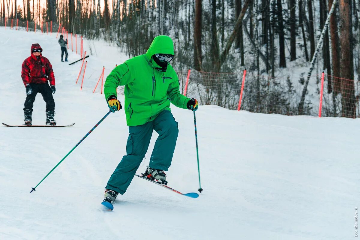 Инструктор танай. Инструктор танай лыжный. Инструктор танай лыжный. Тренер по сноуборду артамонов андрей владимирович. Сергей мухарев инструктор красноярск.