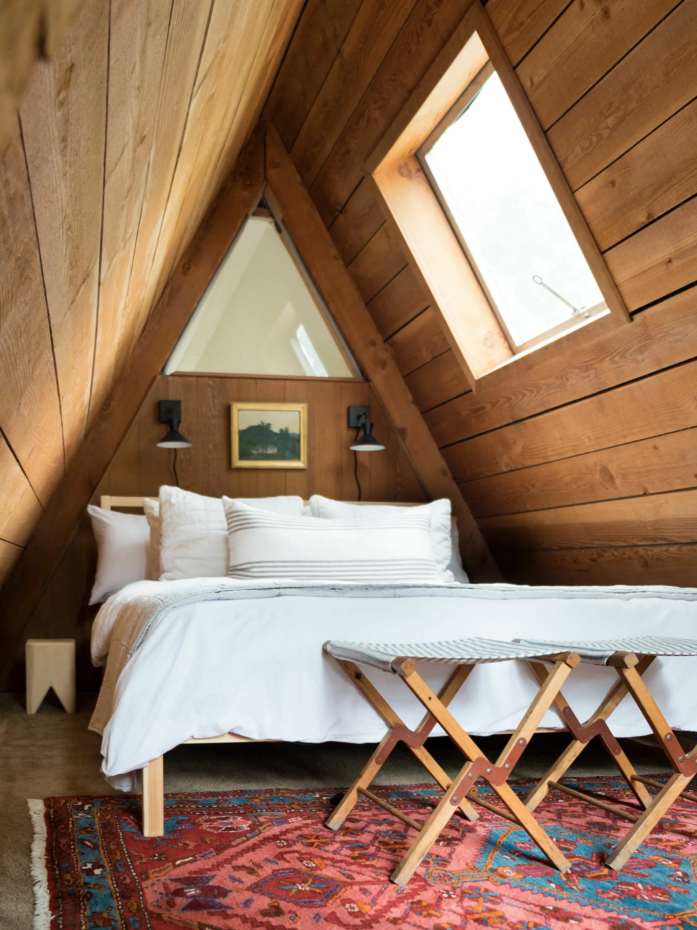 Эндрю геллер дом шалаш. A-фрейм a-frame дом шалаш. Дом a-frame (дом шалаш). Фото домов шалаш внутри. Домик шалаш.
