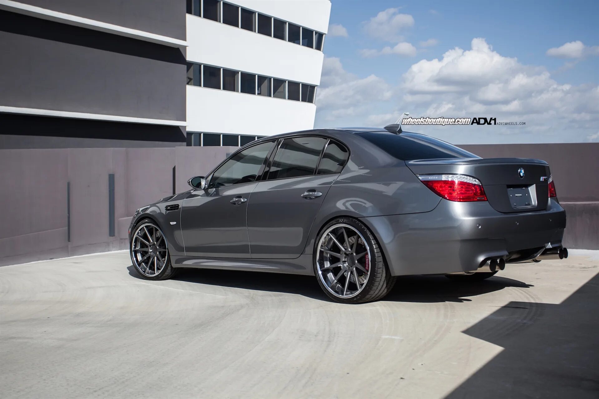 бмв м5 f60. Bmw 5 e60 black. Bmw e60 166 стиль. бмв е60 черные диски. Bmw m5 e60.