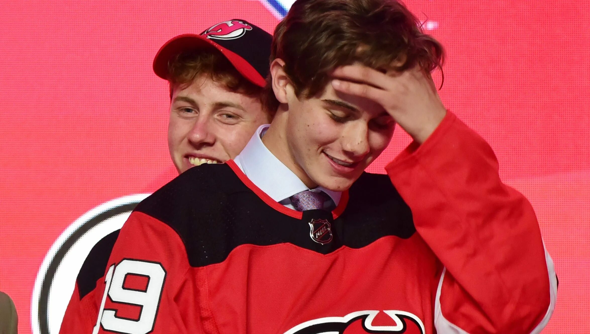 Первый номер драфта нхл. Джек Хьюз 2019. New Jersey Devils Jack Hughes pic.