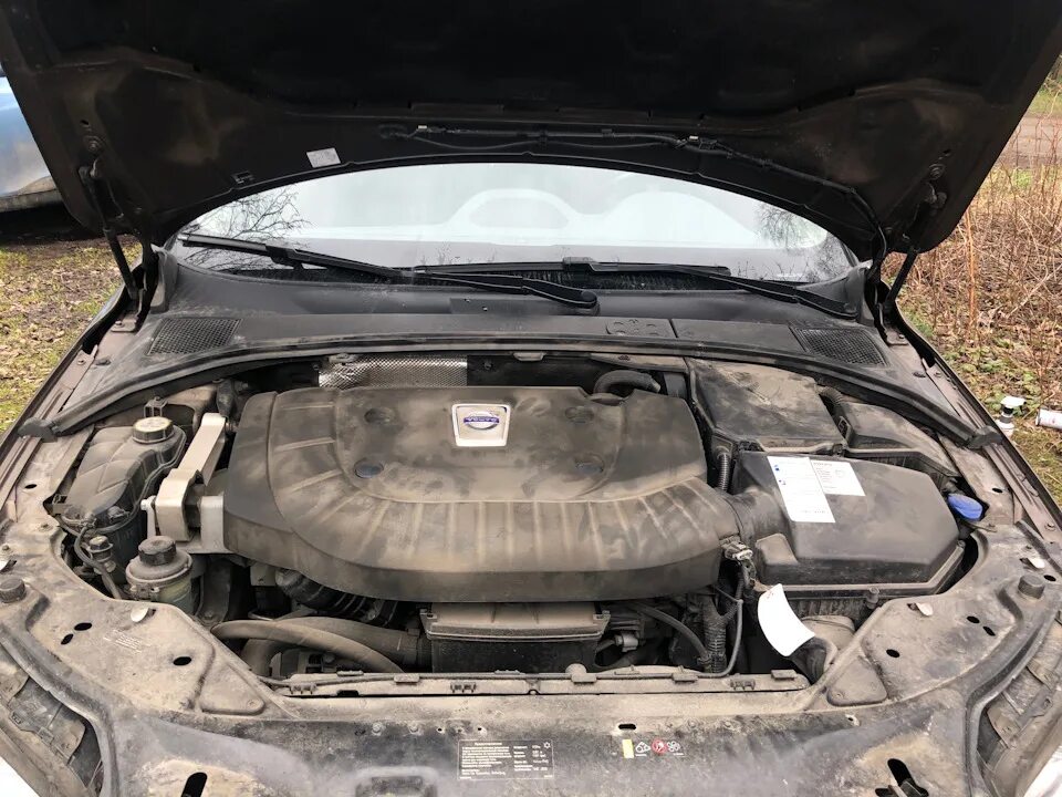 Теплоизоляция volvo xc70. Капот вольво хс70. Капот вольво хс60. Шумоизоляция капота volvo s80 i. Капот undeкапот вольво xc90fined.
