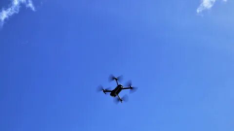 Русский беспилотник над полями слушать