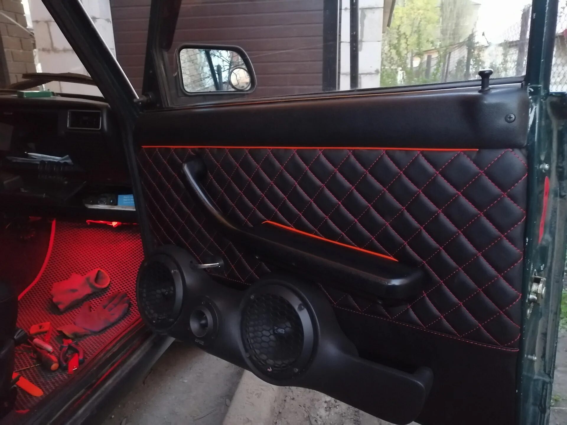 Евро обшивки ваз 2110. Подиумы нива 21213 urban. Обшивка двери шевроле авео т250 седан. Нива 21213 громкий фронт. Панель двери нива 2121.