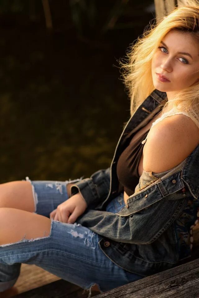 Blonde jeans