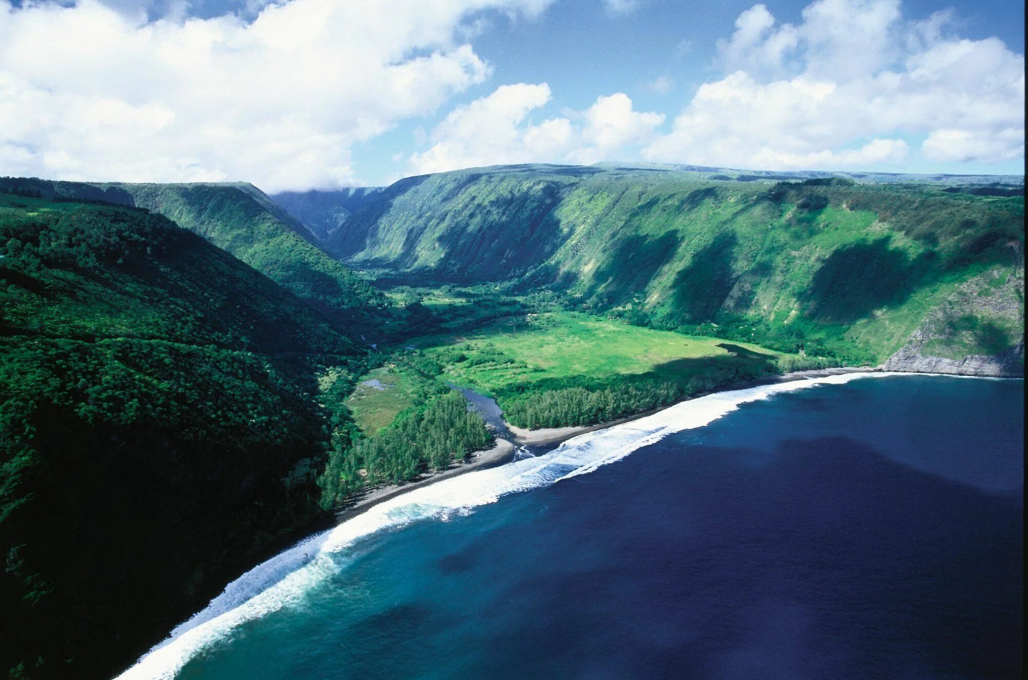 Гавайи, долина ваипио, большой остров. Цукерберг и гавайи. 5 самых больших островов в мире. Остров джей джу. Большой барьерный риф всемирное наследие.