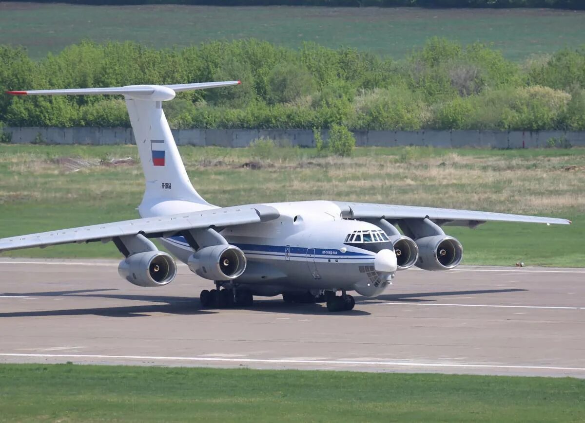 Ил-76мд-90а. Самолёт ил-76мд-90а. Ил-76 военно-транспортный самолёт. Военно-транспортный самолёт ил-76мд.