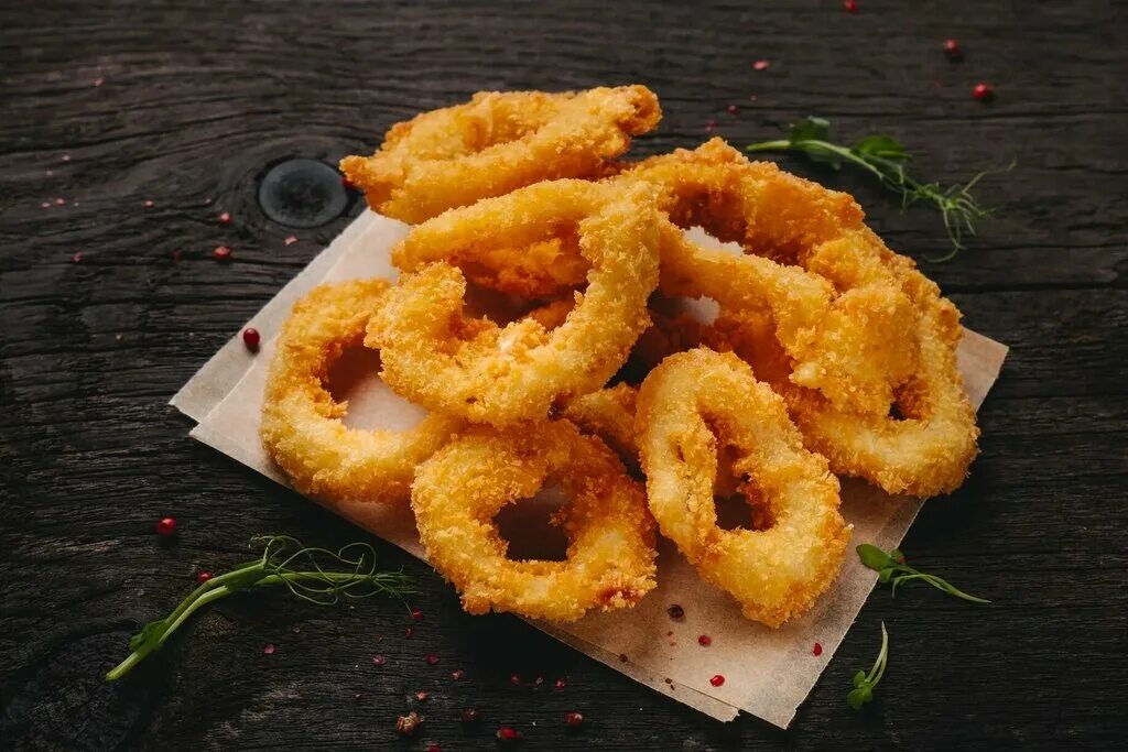 Кальмар в сухарях. Кальмар в панировке кольцами рецепт с фото. Кольца кальмара в панировке. Кальмары в панировке. Кальмар в сухарях.