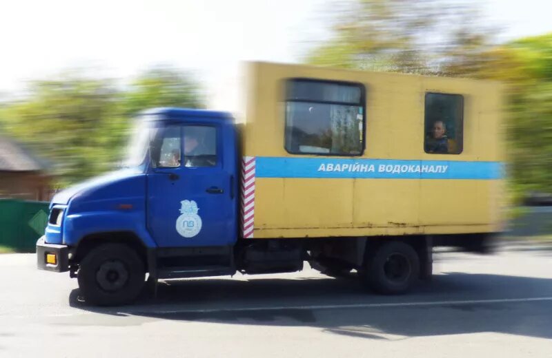 Волгоград аварийная водоканала телефон. Аварийная машина водоканала. Машина аварийной службы водоканала. Аварийный машина водоканала с лестницей. Новая машина Водоканал.