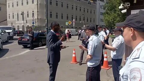 Шаман митинг у посольства сша