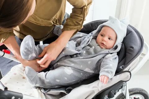 Как гулять с новорожденным зимой