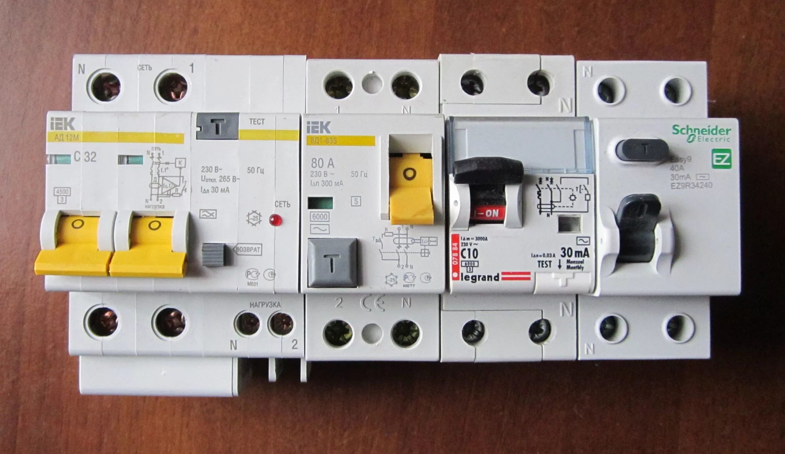 Диф 25 ампер. Диф автомат 25а Schneider Electric. Дифференциальный автомат IEK 63a. Диф автомат Шнайдер 50а. Диф автомат 25 ампер.