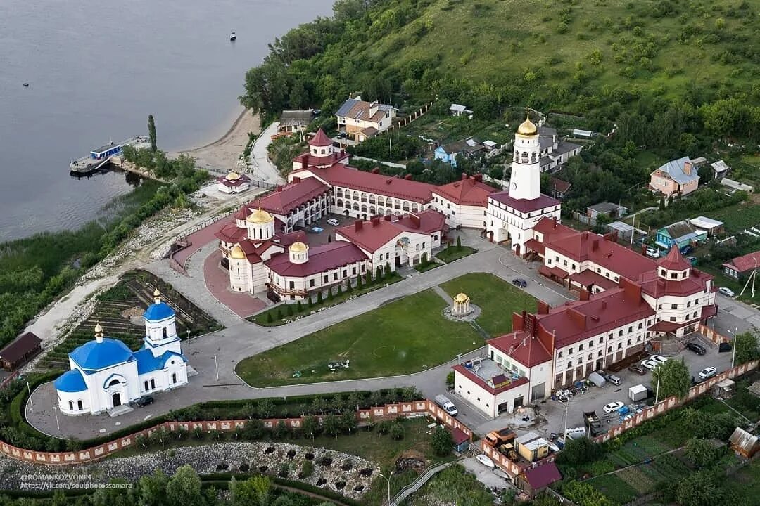 Доброе самарская область. Поселок Винновка Ульяновск. В Винновке отель на острове синий.