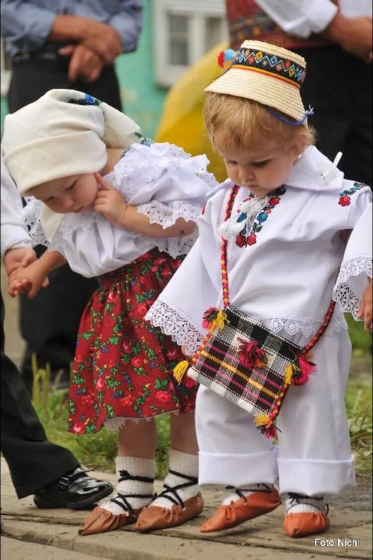 Как выглядит молдаван. Молдаване Марамуреш. Марамуреш румынский костюм. Дети молдаване. Дети в молдавских национальных костюмах.