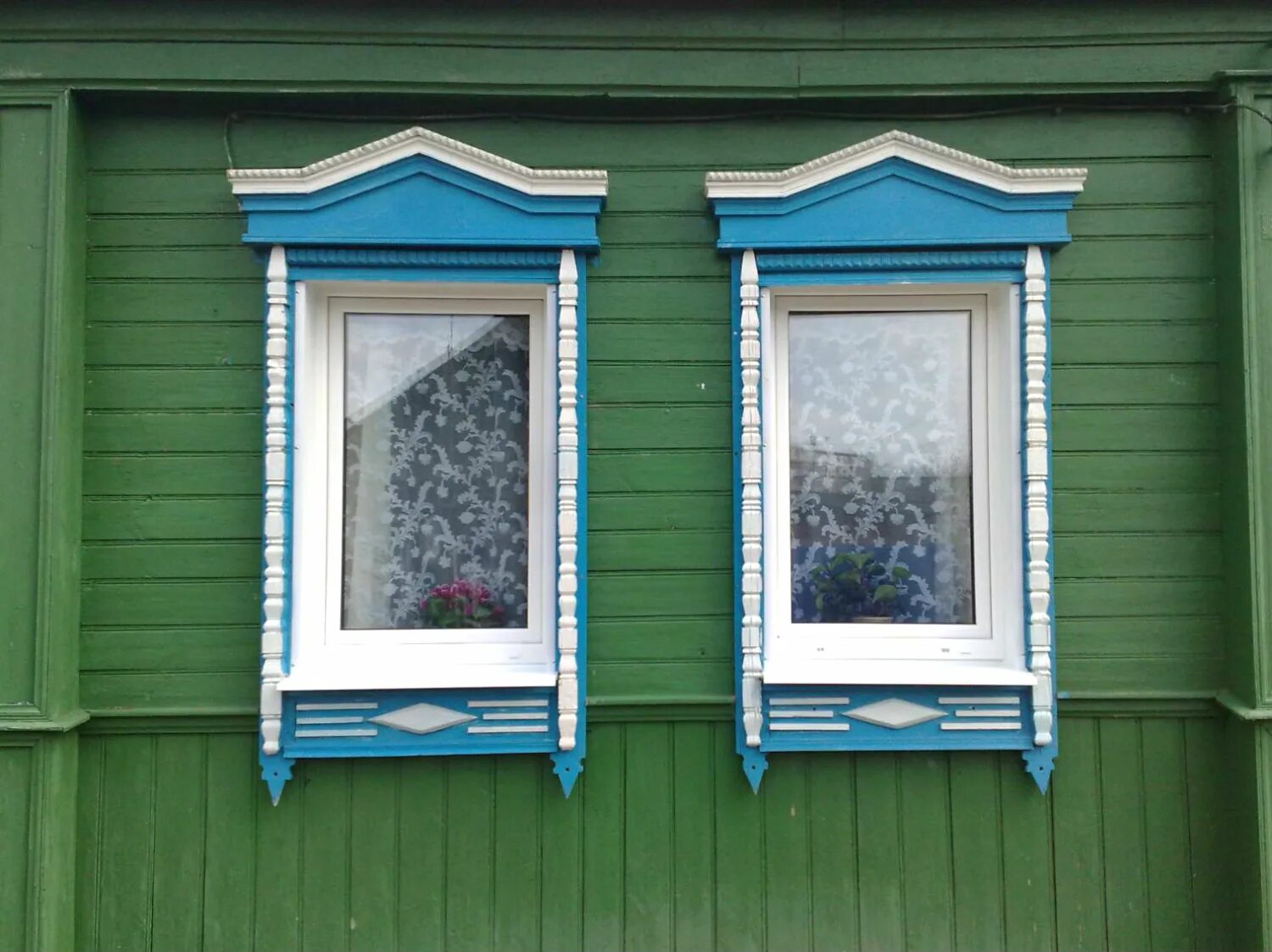 Пластиковые окна в деревенском доме. Окна на дачу. Пластиковые окна на дачу. Окна ПВХ В деревенский дом. Пластиковые окна в старых домах