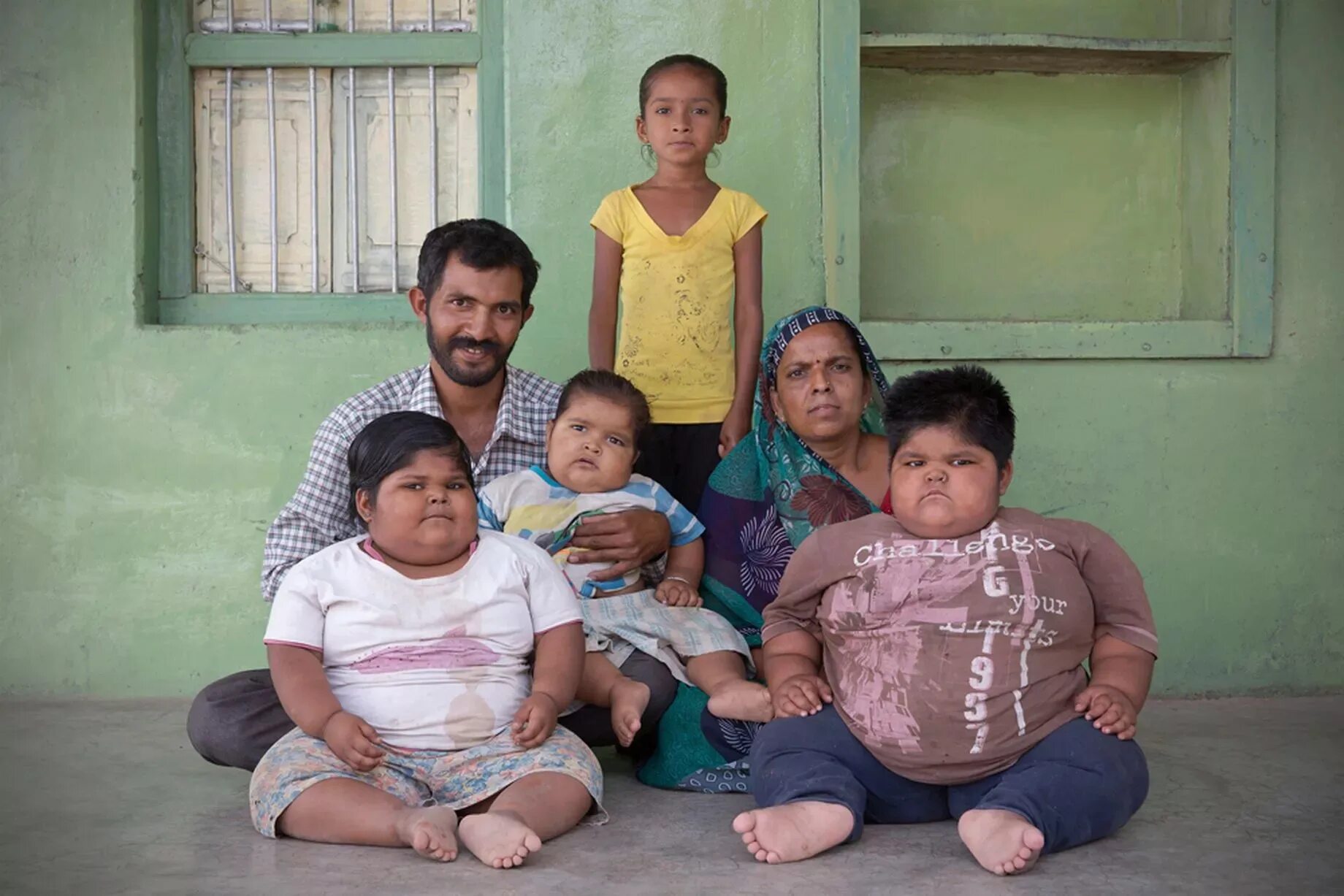 Родилась в бедной семье. Бедные семьи с детьми. Самая многодетная семья в Индии.